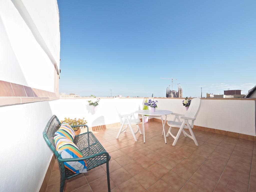 Sagrada Familia Attic Terrace Views Apartment *